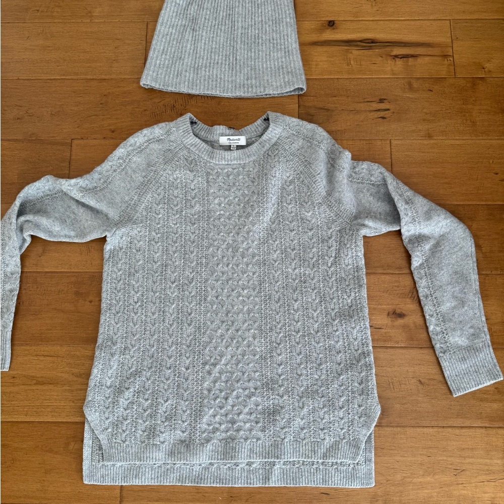 Madewell Light Gray 100% cashmere sweater. Versatile with detachable cowl neck.